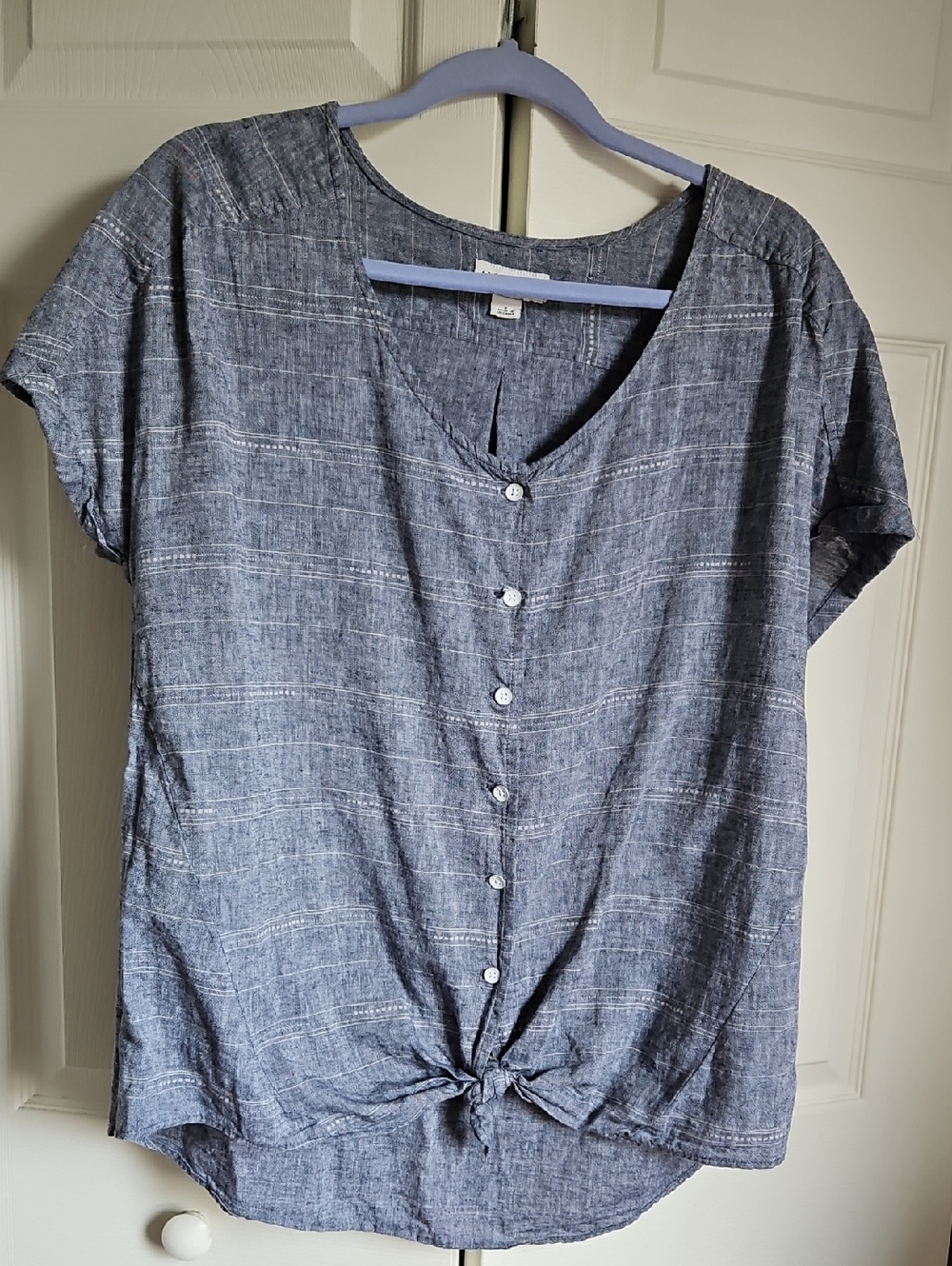 Ava & Viv Blue Chambray Button-Front Tie Hem Shirt